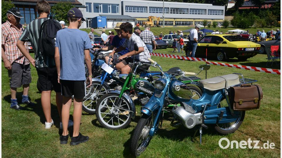 Auch die Fans der Zweiräder kamen beim Old- und Youngtimertreffen nicht zu kurz Bild: bey