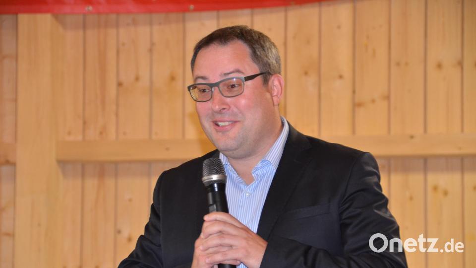 Regierungspräsident Florian Luderschmid gratulierte der Dorfgemeinschaft. Bild: ak