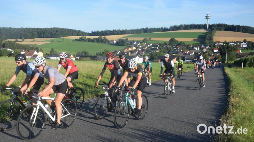 Die Pirker Grenzerfahrung fordert die Radsport-Fans: Bereits in Letzau geht es ans Eingemachte für die Langfahrer. Bild: fz