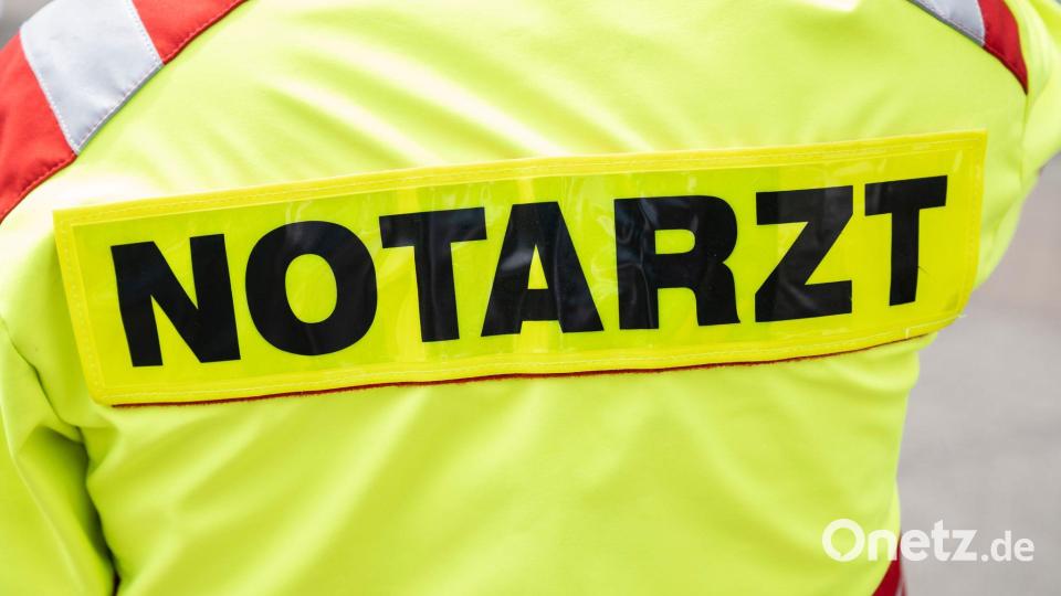 Bei einem Ausflug mit einem Traktor-Gespann zu einer Kirwa im Nachbarort wurden 15 junge Leute verletzt, drei davon schwer. Symbolbild: Boris Roessler/dpa