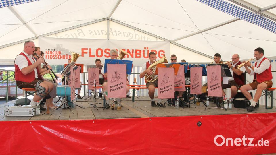 Die &quot;Flossenbürger Blaskapell&#039;n&quot; spielt zum Frühschoppen auf. Bild: pi