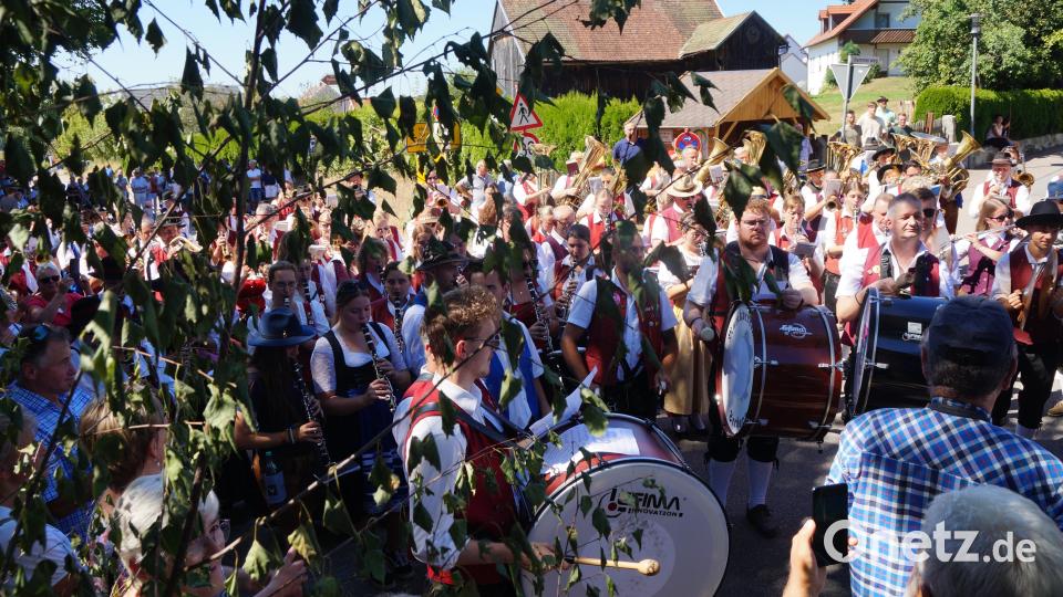 250 Musikerinnen und Musiker gestalten beim Jubiläum ein gemeinsames Konzert. Bild: wel