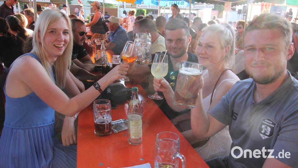 Bei diesen Bärnauern herrschte eine tolle Party-Stimmung. Bild: kro