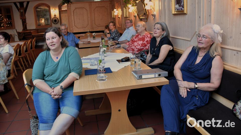 Christine Ponader, Marianne Stangl und Irmtraud Schicker (vorne, von links) waren als Autorinnen dabei. Bild: ubb