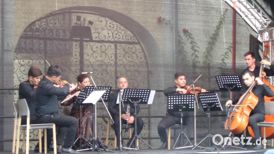 Das turkmenische Orchester bei seinem Auftritt in Winklarn. Bild: amö