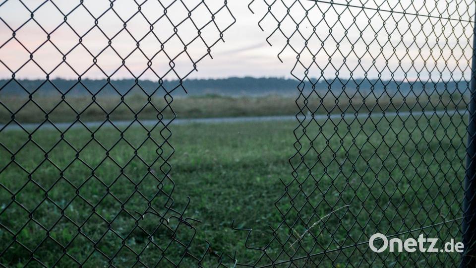 Rund eine Stunde konnten keine Flugzeuge landen oder starten. Bild: Daniel Vogl/dpa