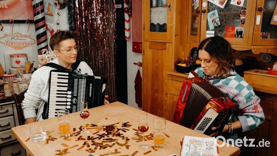 Die Gästeliste 2023 verspricht eine bunte Mischung aus Kultur, Musik und Humor. Die erste Folge der vierten Staffel bestreitet Torten-Künstlerin Laura Schönberger Bild: Katharina Glaser/exb