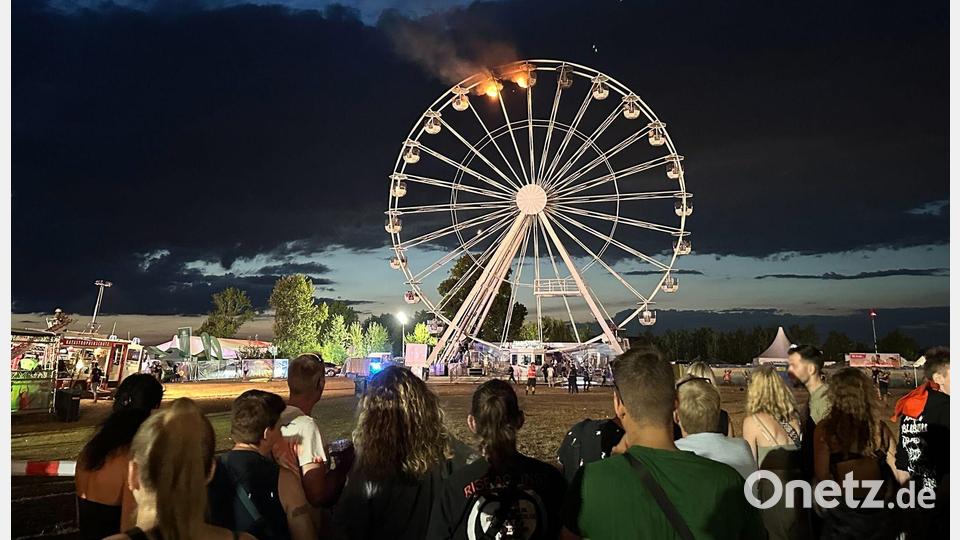 Nach dem Riesenrad-Brand auf dem Highfield-Festival laufen die Ermittlungen zur Ursache. Bild: Str./dpa