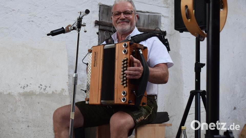 Willi Preißinger aus Oberfranken ist Instrumentenbauer, Komponist und Musiker in einer Person. Bild: bnr
