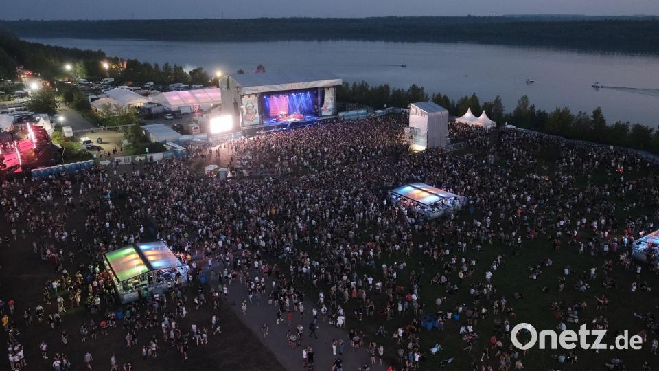 Das Festival am Störmthaler See zieht Zehntausende Besucher an Bild: Sebastian Willnow/dpa