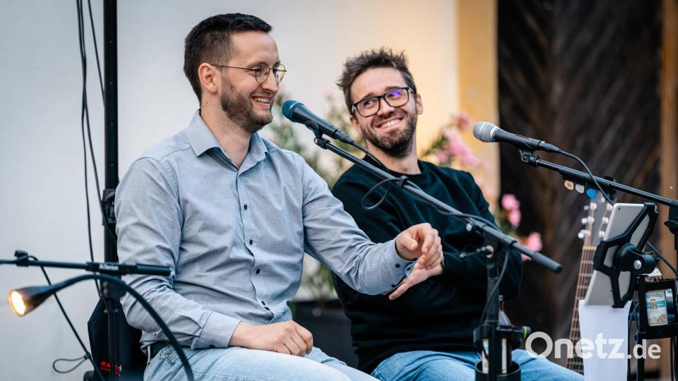 &quot;The Couch Acoustics&quot; Thomas Kneidl und Frank Unterburger trugen mit ihrer Musik maßgeblich zur besonderen Stimmung bei. Bild: Bernd Schönfelder/exb