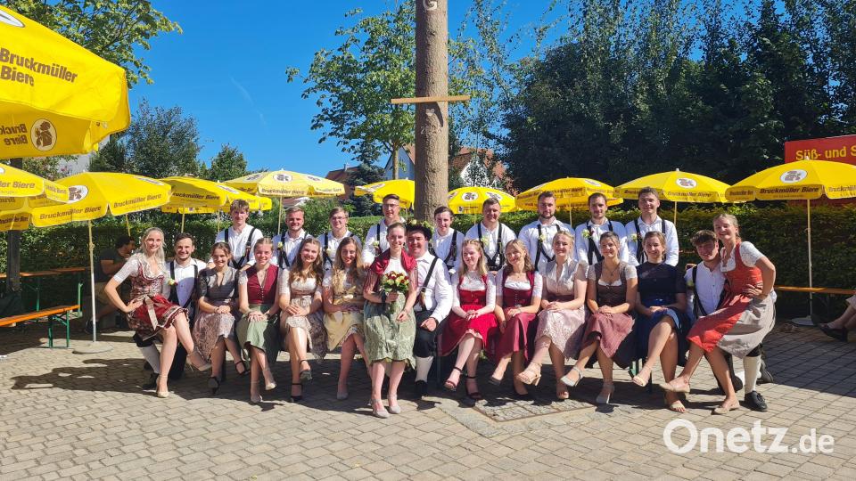 Die zwölf Kirwapaare stehen bei der Traßlberger Kirwa im Mittelpunkt. Bild: Christina Kotz/exb