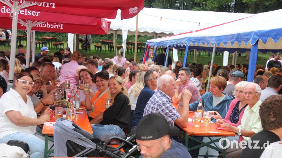 Beste Laune herrschte beim Weinfest in Tirschenreuth. Bild: kro