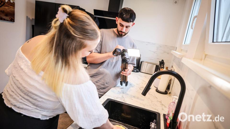 Auch in der Küche werden Putzvideos gedreht. Bild: Christoph Reichwein/dpa