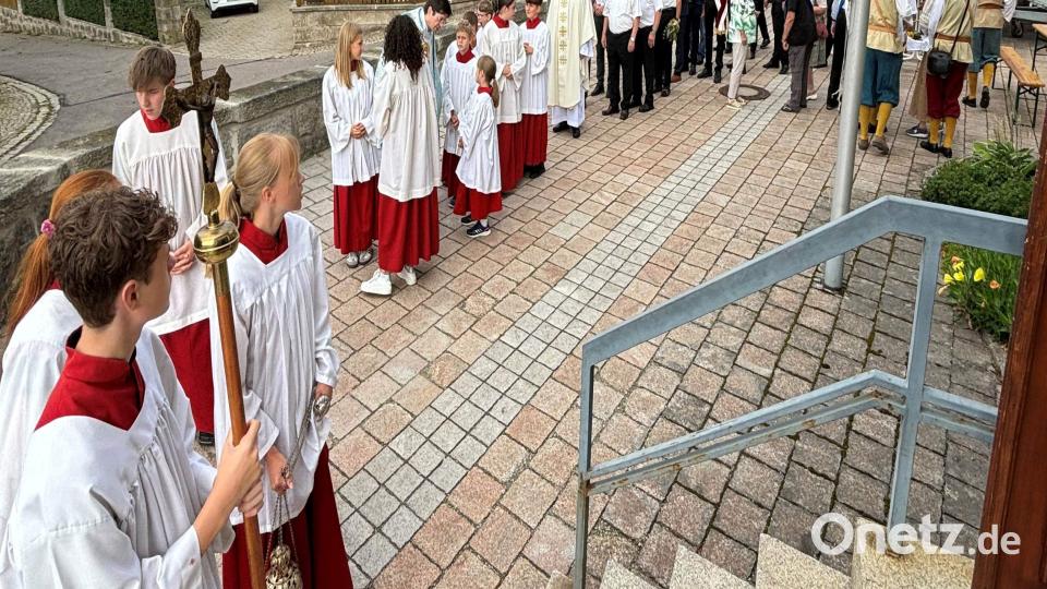 Festlicher Einzug zum Gottesdienst an Maria Himmelfahrt Bild: cro