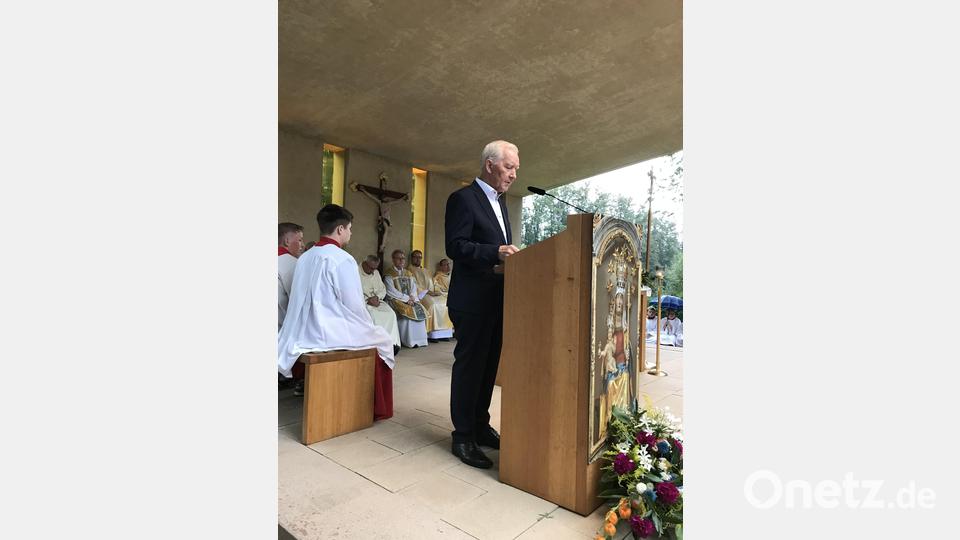 Kirchenpfleger Georg Münch wünschte dem Scheidenden "Gottes reichen Segen". Bild: mma