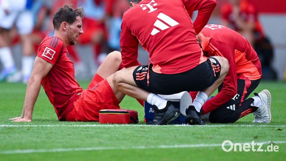 Schrecksekunde: Leon Goretzka muss am Fuß behandelt werden. Bild: Sven Hoppe/dpa