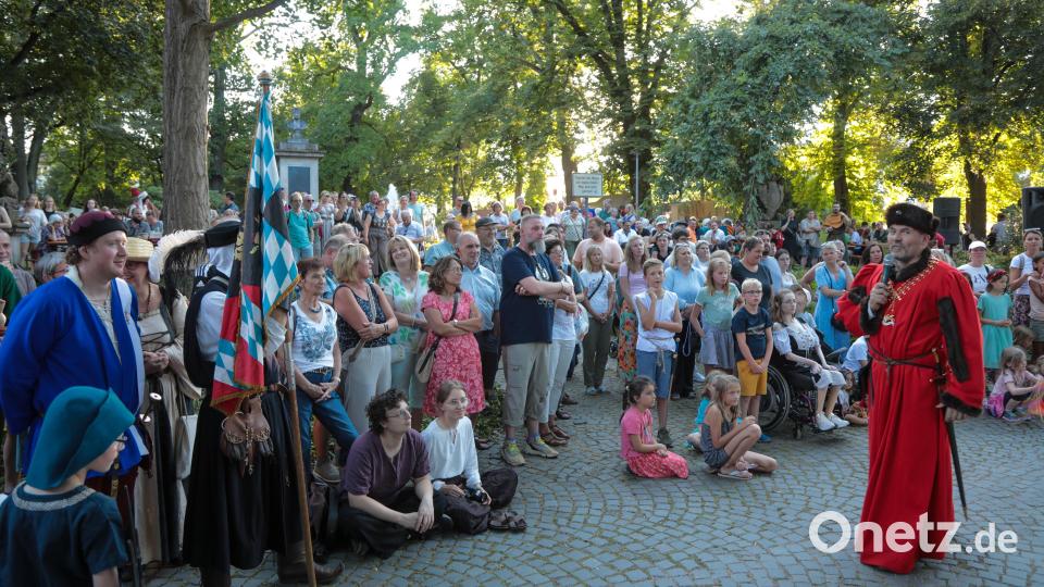 Amberger Brunnenfest. Die Hochzeitstafel. Bild: Wolfgang Steinbacher