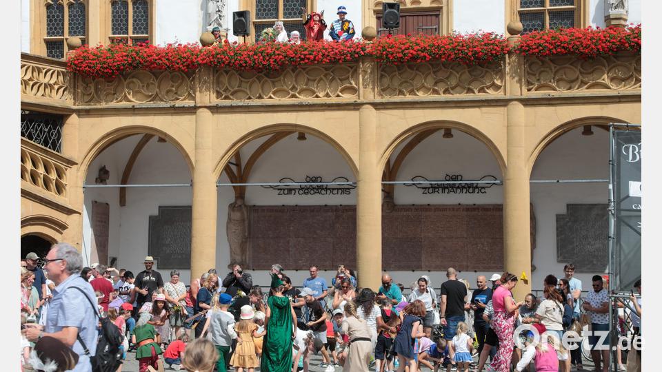 Der historische Festzug führte vom Malteserplatz durch die Fußgängerzone zum Marktplatz. Bild: Wolfgang Steinbacher