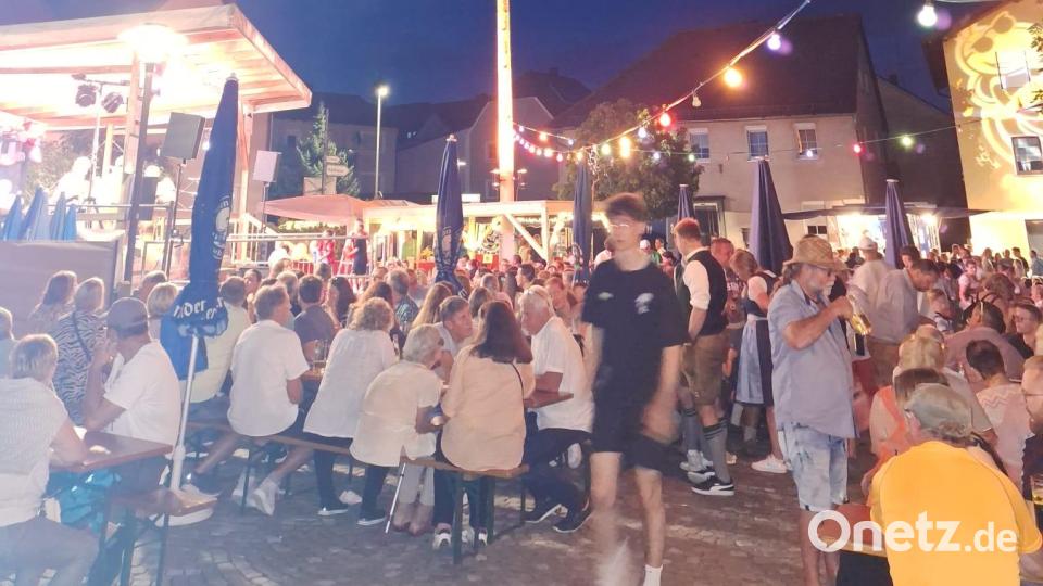 Bei lauen Sommertemperaturen feiert Kirchenthumbach Kirwa. Bild: Kerstin Gerchau