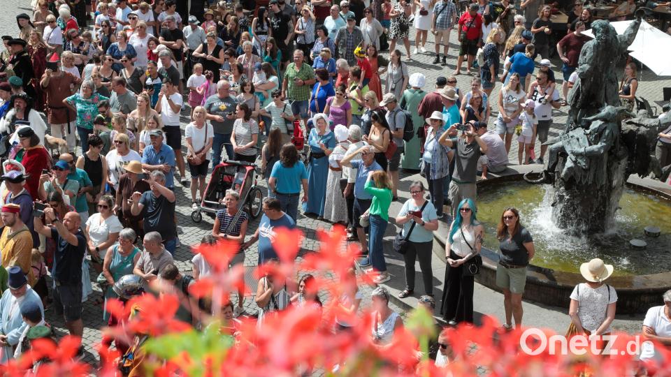 Amberger Brunnenfest. Der historische Festzug führte vom Malteserplatz durch die Fußgängerzone zum Marktplatz. Bild: Wolfgang Steinbacher
