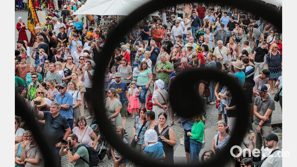 Amberger Brunnenfest. Der historische Festzug führte vom Malteserplatz durch die Fußgängerzone zum Marktplatz. Bild: Wolfgang Steinbacher