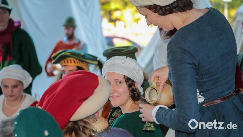 Amberger Brunnenfest. Die Hochzeitstafel. Bild: Wolfgang Steinbacher