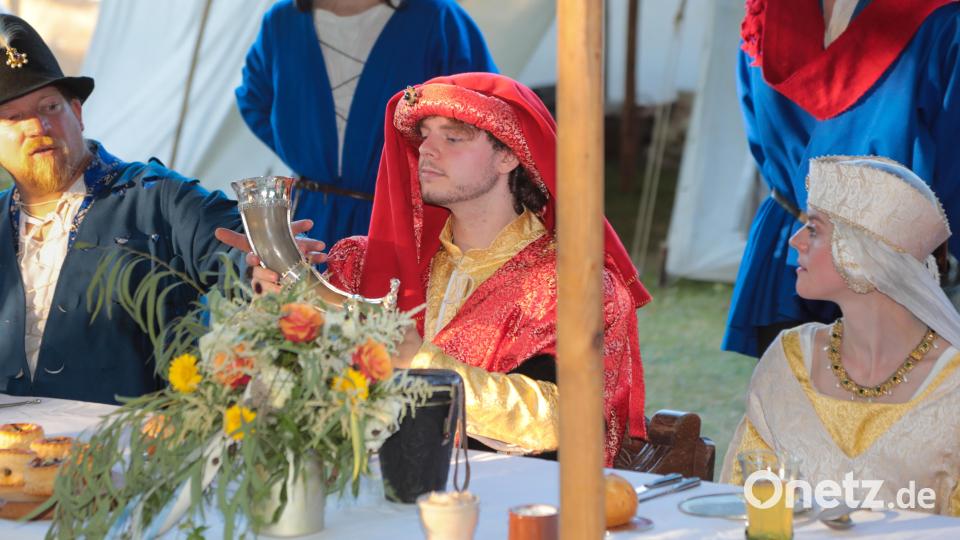 Amberger Brunnenfest. Die Hochzeitstafel. Bild: Wolfgang Steinbacher