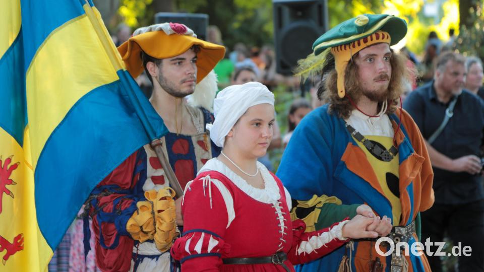 Amberger Brunnenfest. Die Hochzeitstafel. Bild: Wolfgang Steinbacher