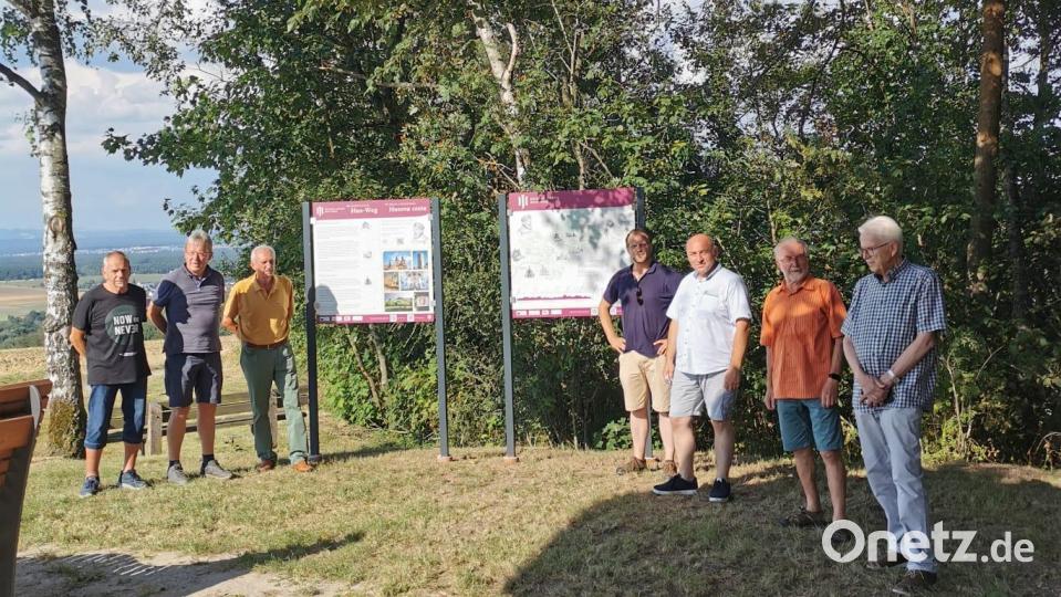 Neben dem sanierten Dach wurden auch zwei Infotafeln aufgestellt Bild: hme