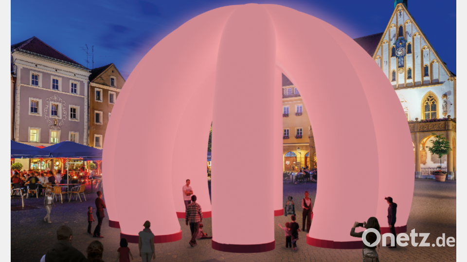 So, wie diese Fotomontage zeigt, wird sich der Amberger Marktplatz bei der diesjährigen Luftnacht am 7. September präsentieren. Bildmontage: Büro Wilhelm/exb