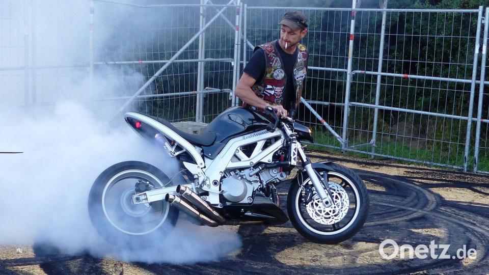 Im Burn-Out-Käfig heißt es: Schrubben bis der Reifen brennt und platzt. Bild: jp