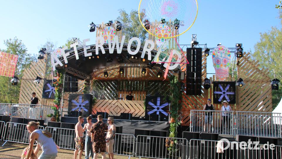 Elf DJ´s legten auf der großen Bühne im Naturerlebnisbad Immenreuth auf. Bild: sne