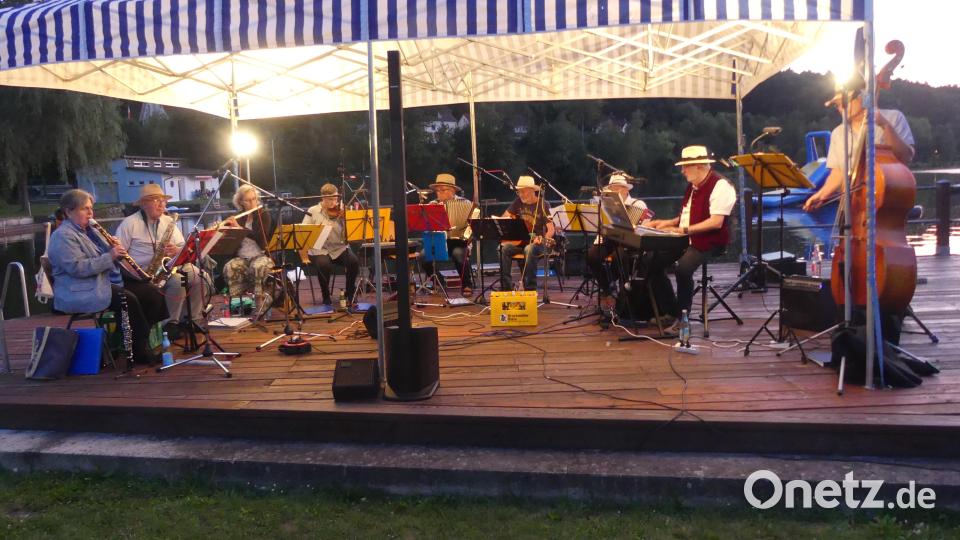 Die Hobbymusiker der Stodtbergsait’n liefen zu Hochform auf. Bild: rn