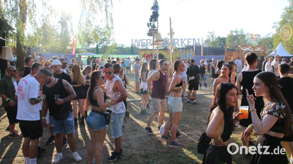 1500 Menschen feierten bei heißen Temperaturen das After World-Festival. Bild: sne