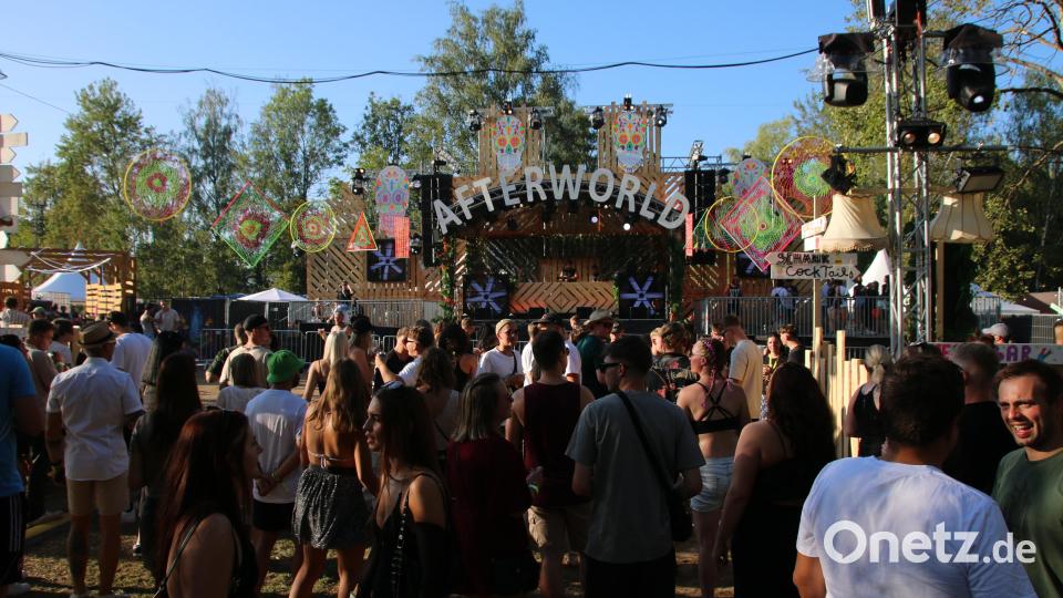 Elf DJ´s legten auf der großen Bühne im Naturerlebnisbad Immenreuth auf. Bild: sne