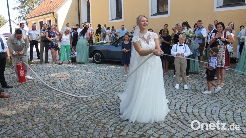 Gemeinsam geht&#039;s perfekt: Alexander pumpt, Lisa spritzt. Bild: pi