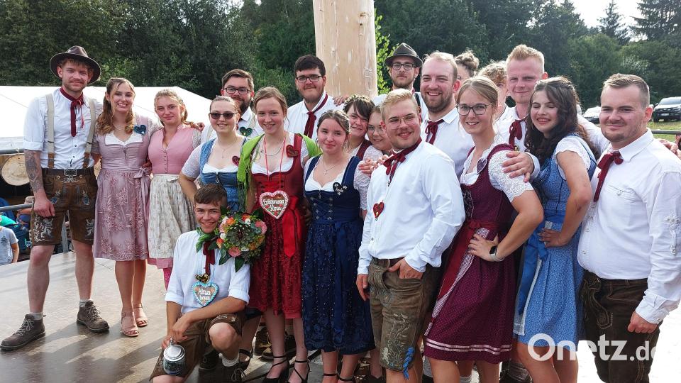 Die zehn Paare der "Broinbrunner Kirwa 2024". Bild: mfh