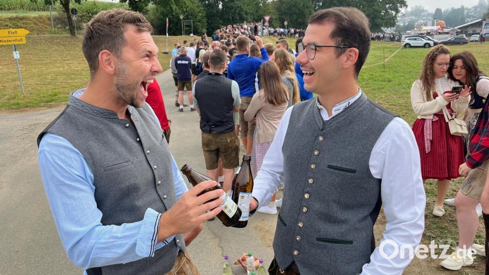 Wartezeiten werden mit guter Laune überbrückt. Bild: Gabi Schönberger