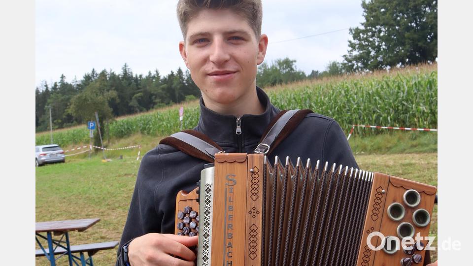 Ben Paule begleitete die Kirwaboum bei der Suche nach den Kirwamoilan. Bild: mfh