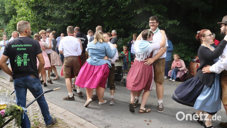 Ein Tänzchen auf der Straße gehört dazu, wenn die Boum ihre Moila gefunden haben. Bild: mfh