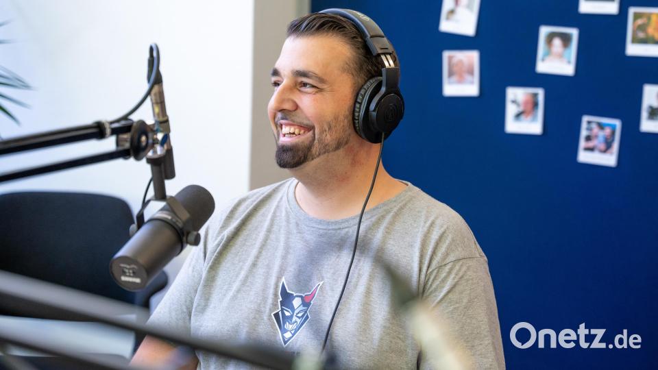 Manuel Gössl aus dem Medienteam der Blue Devils Weiden war zu Gast in der neuen Folge des Podcasts &quot;Powerplay&quot;. Bild: Marina Gube