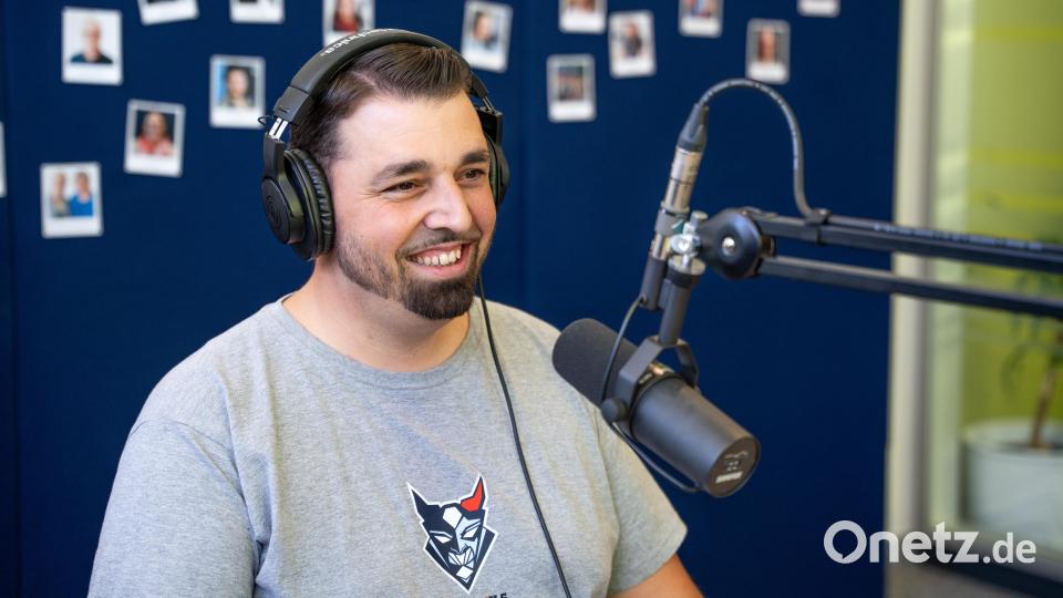 &quot;Dazu wird es neben den Drittel-Interviews, mit denen wir in der Vergangenheit schon einer Art Vorreiterrolle eingenommen haben, auch Trainer-Interviews vor jedem Spiel sowie ein Gespräch mit dem Spieler des Spiels im Nachgang zusätzlich geben.&quot; (Manuel Gössl vom Medienteam der Blue Devils Weiden) Bild: Marina Gube