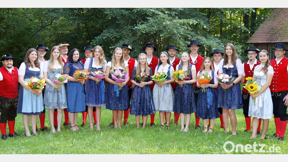 Elf Kirwa-Paare werden bei der Rosenberger Kirwa mit Unterstützung der Birgländer Musikanten den Baum austanzen. Bild: mfh
