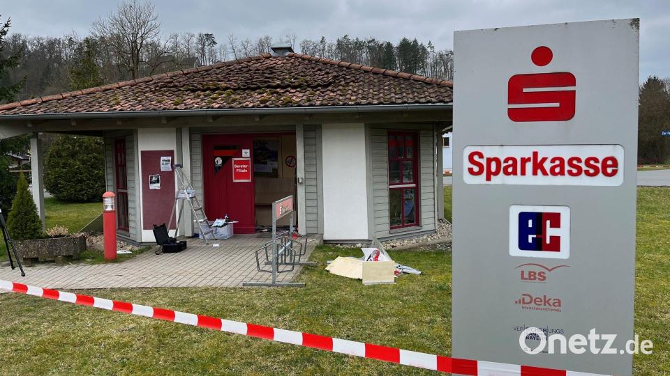 Die Filiale liegt direkt an der Bundesstraße 14. Bild: Petra Hartl