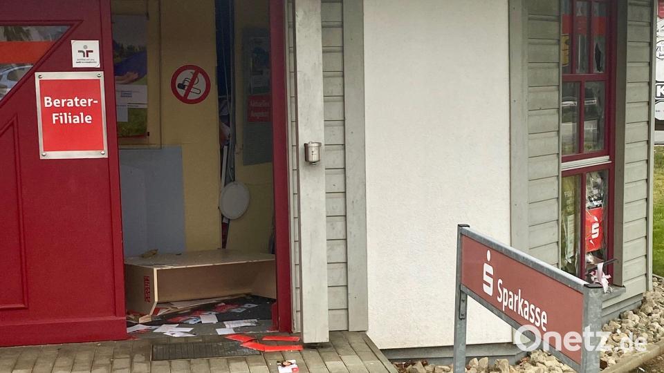 Der Innenraum des Pavillon-artigen Gebäudes ist verwüstet. Bild: glb