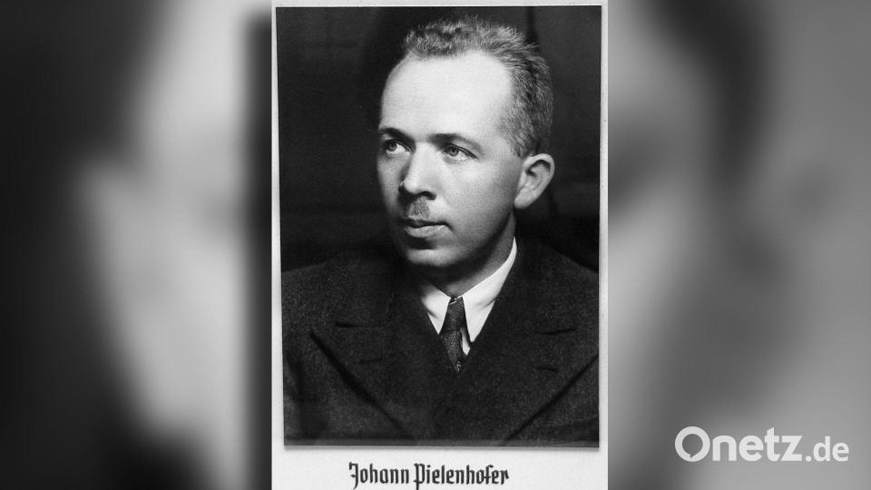 Bei der Bombardierung des Heereszeugamtes in Amberg verloren Feuerwehrleute ihr Leben. Hier Johann Pielenhofer. Bild: Archiv der Feuerwehr Amberg