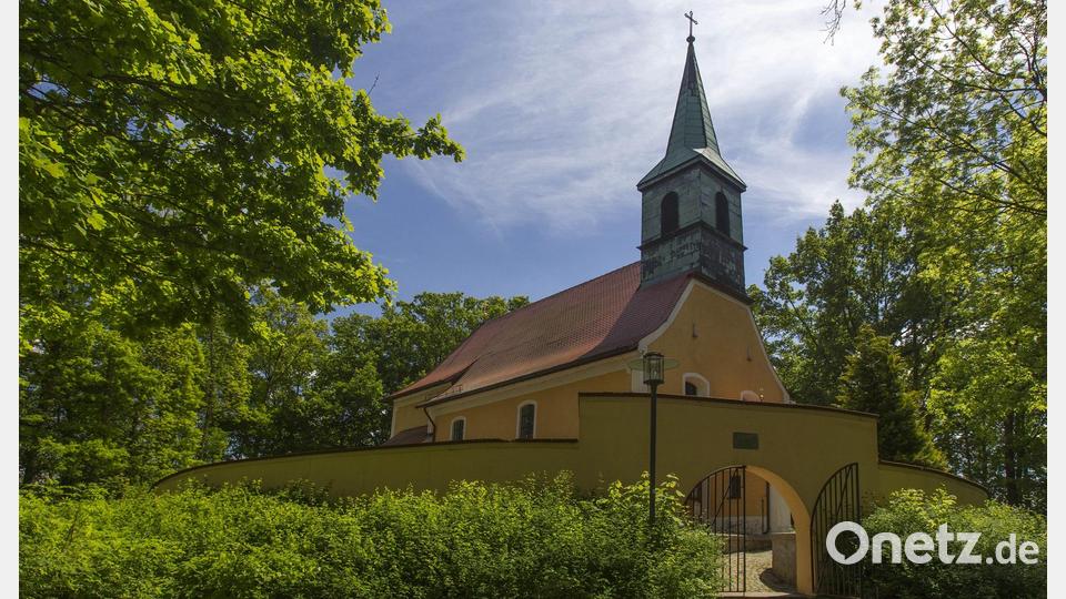Die barocke Wehrkirche St. Nikolaus in Etzenricht. Bild: Stefan Gruber, Archiv Förderverein