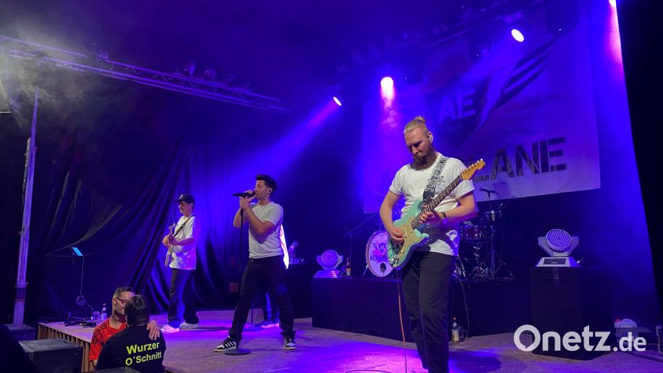 Die Band &quot;Aeroplane&quot; eröffnete den Wurzer O&#039;Schnitt am Freitag. Bild: dus