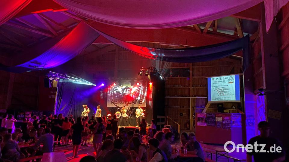Die Band &quot;Aeroplane&quot; eröffnete den Wurzer O&#039;Schnitt am Freitag. Bild: dus